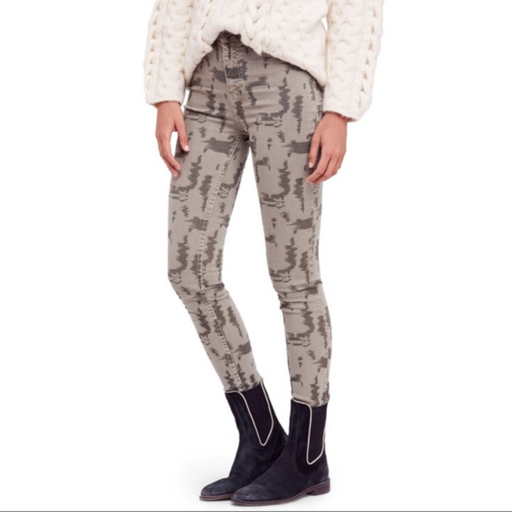 ❤︎ FREE PEOPLE ❤︎ Denim Leggings